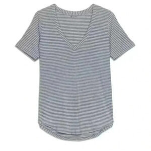 Lululemon Love Tee T Shirt Women's Gray White Stripe Short Sleeve V Neck Size 4